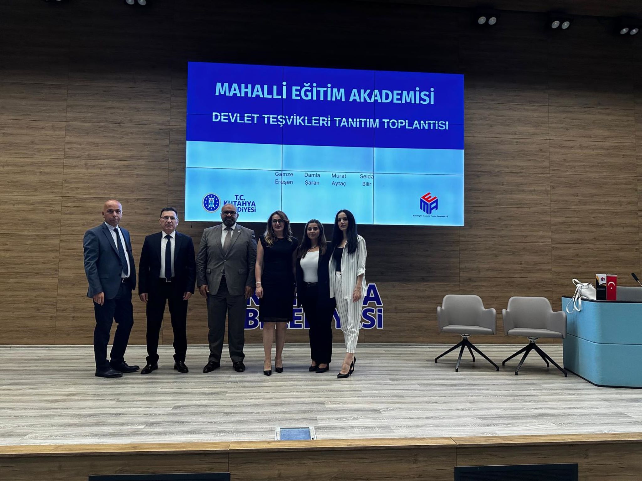 KÜTAHTA BELEDİYESİ ÖNCÜLÜĞÜNDE 